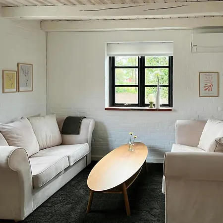 Vakantiehuis Family-friendly Oustrupgard With History Egtved
